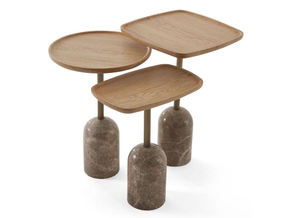 Trio de tables gigognes Emparia-CE avec plateaux en bois et bases en marbre sculpté, design moderne et emboîtable