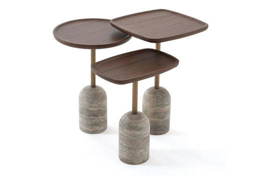 Trio de tables gigognes modernes en noyer avec bases en pierre texturée
