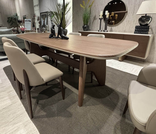 Salle à manger Dôme avec grande table en bois et six chaises beige