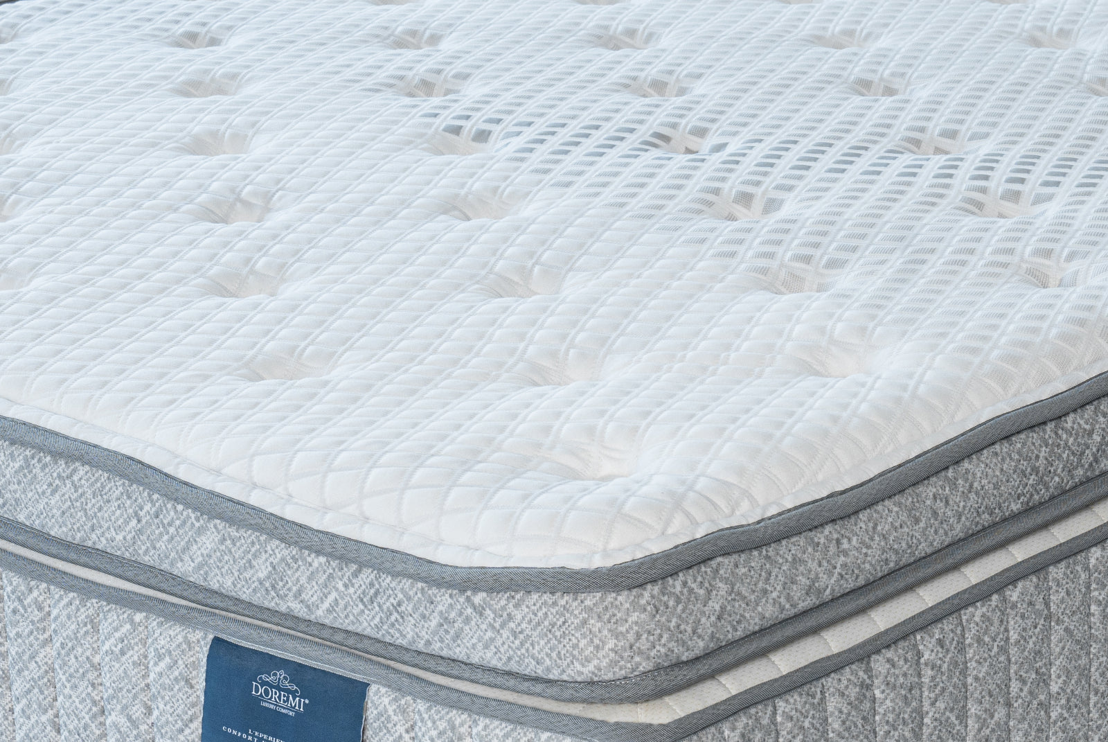 Matelas GRAND HOTEL avec surmatelas Euro-Top et ressorts ensachés nouvelle génération, confort haut de gamme et soutien ergonomique