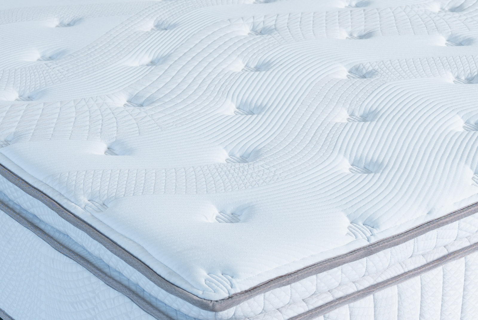 Matelas Restopedic avec pillow-top moelleux, structure hybride à ressorts ensachés et mousse VISCO
