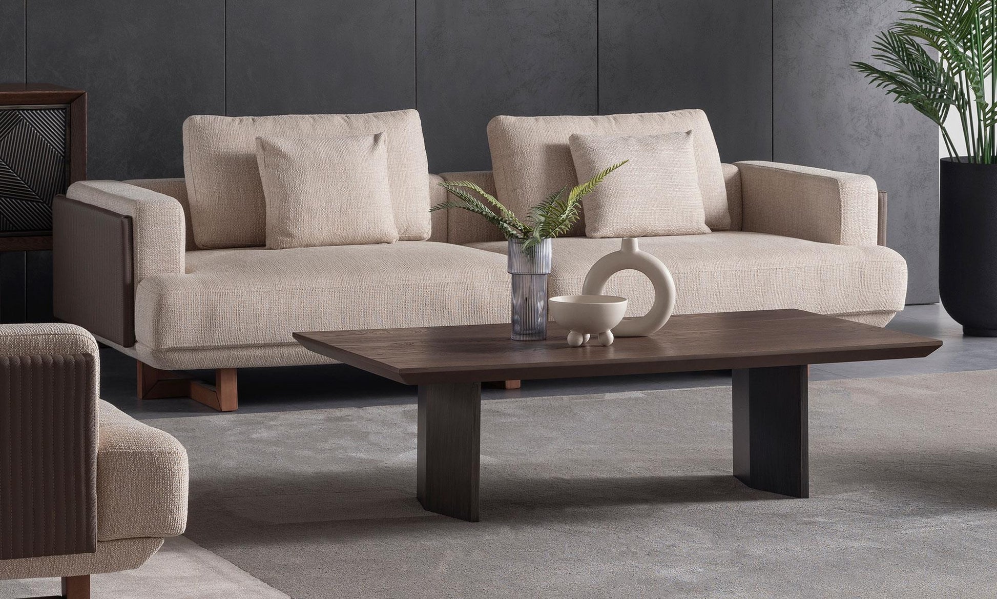 canapé 3 places, fauteuil et table basse en bois de noyer