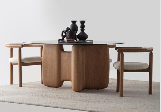 Table à manger Orbit avec plateau ovale sombre et base en bois sculptural