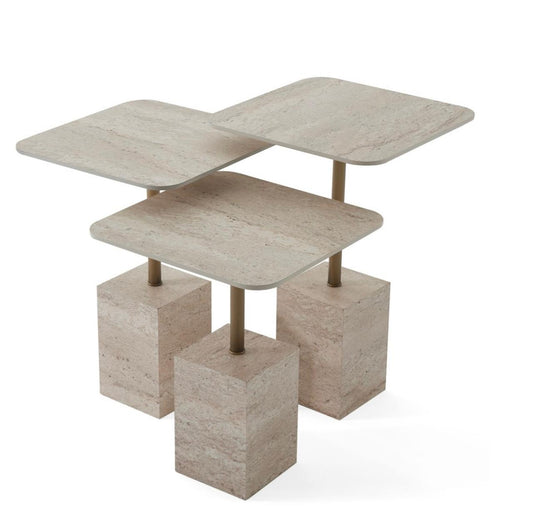 Trio de tables basses à trois niveaux avec plateaux et pieds en MDF marbré, design moderne et élégant