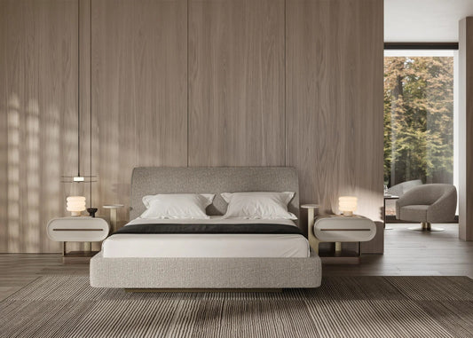 hambre Hermes Dôme avec lit rembourré gris clair, tables de chevet arrondies et mur en panneaux bois, ambiance zen et contemporaine